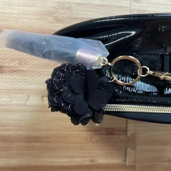 Lacome Paris Large Round Black Cosmetic Travel Bag - Picture 2 of 5